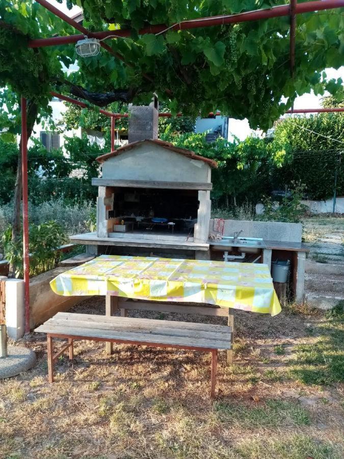 Apartman Loreta Pola Esterno foto