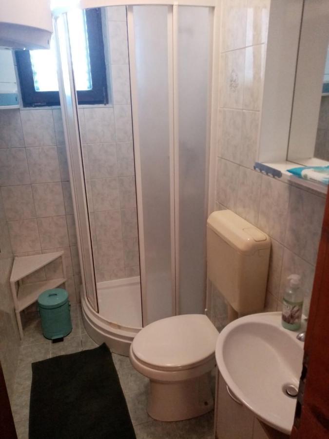 Apartman Loreta Pola Esterno foto
